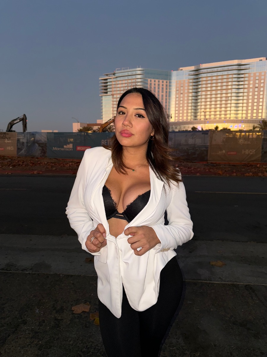 Take a pause and enjoy Ali Cruz — streaming from Zhengzhou