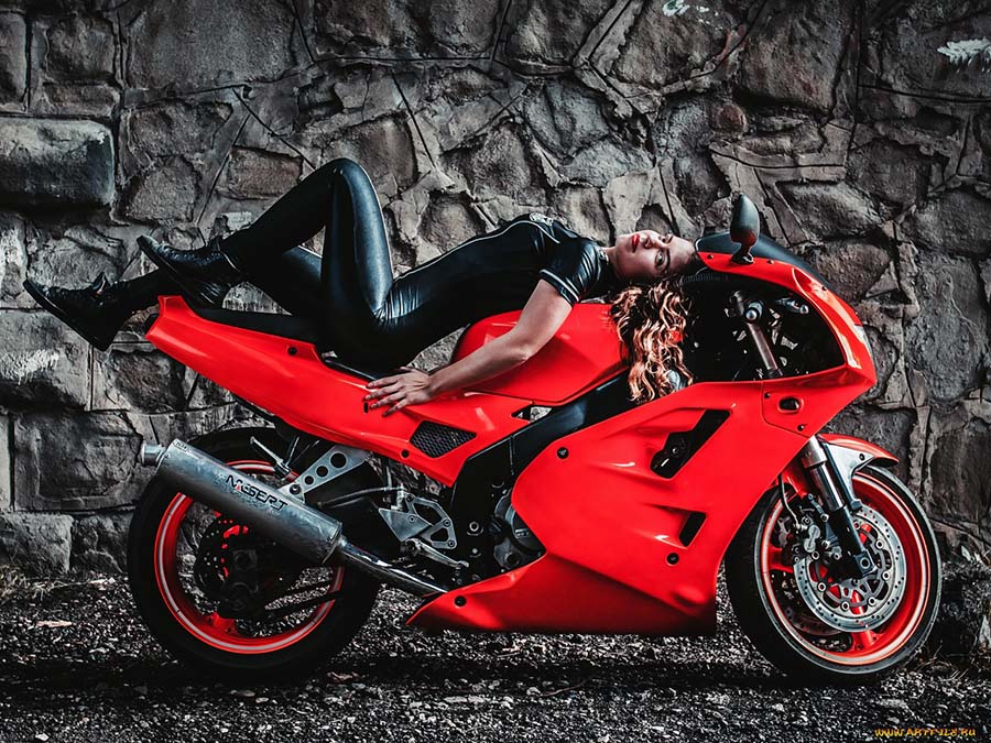 Beautiful girl Beautiful girls and motorcycles in Zhengzhou