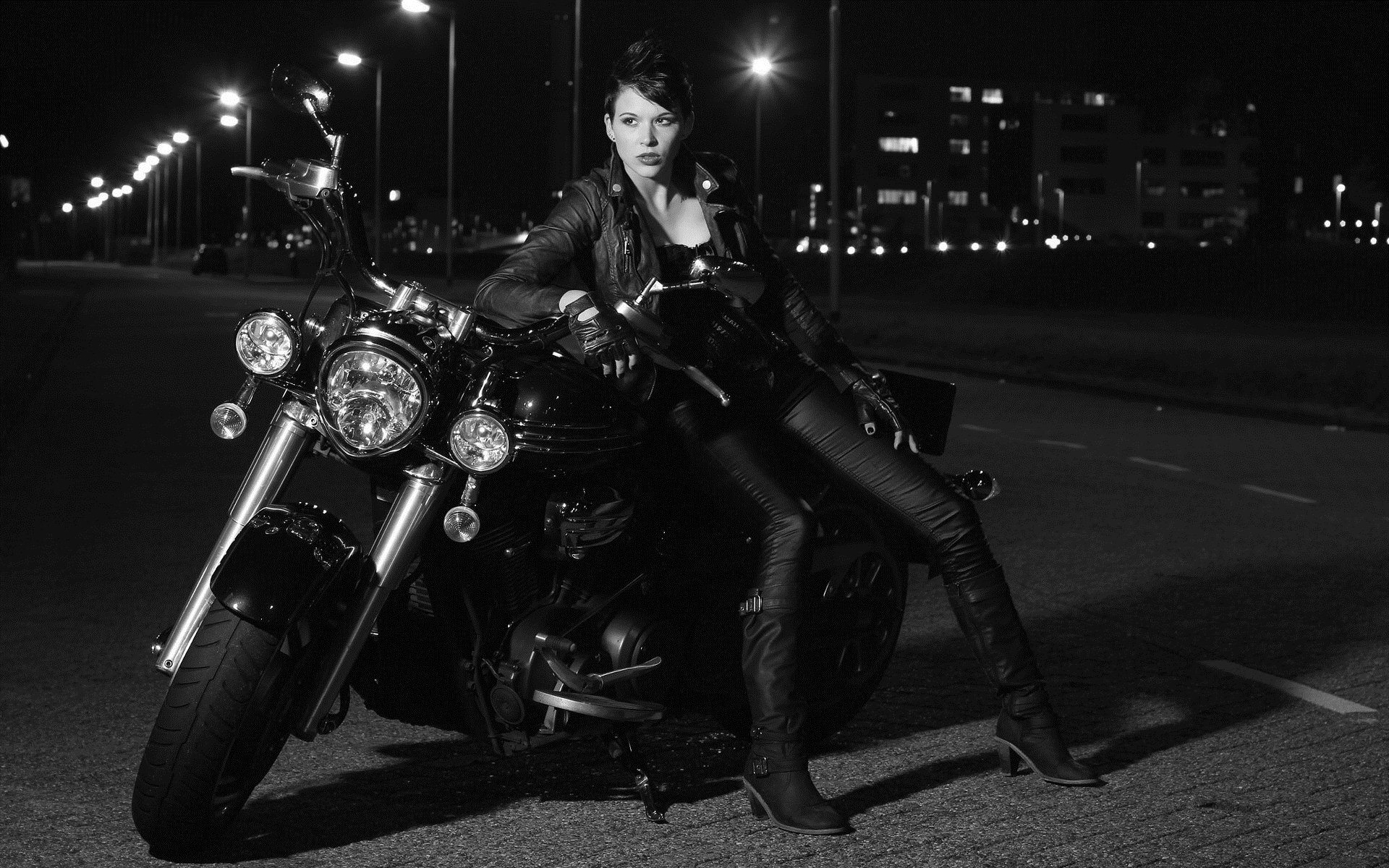 Photo Beautiful girls and motorcycles in Zhengzhou