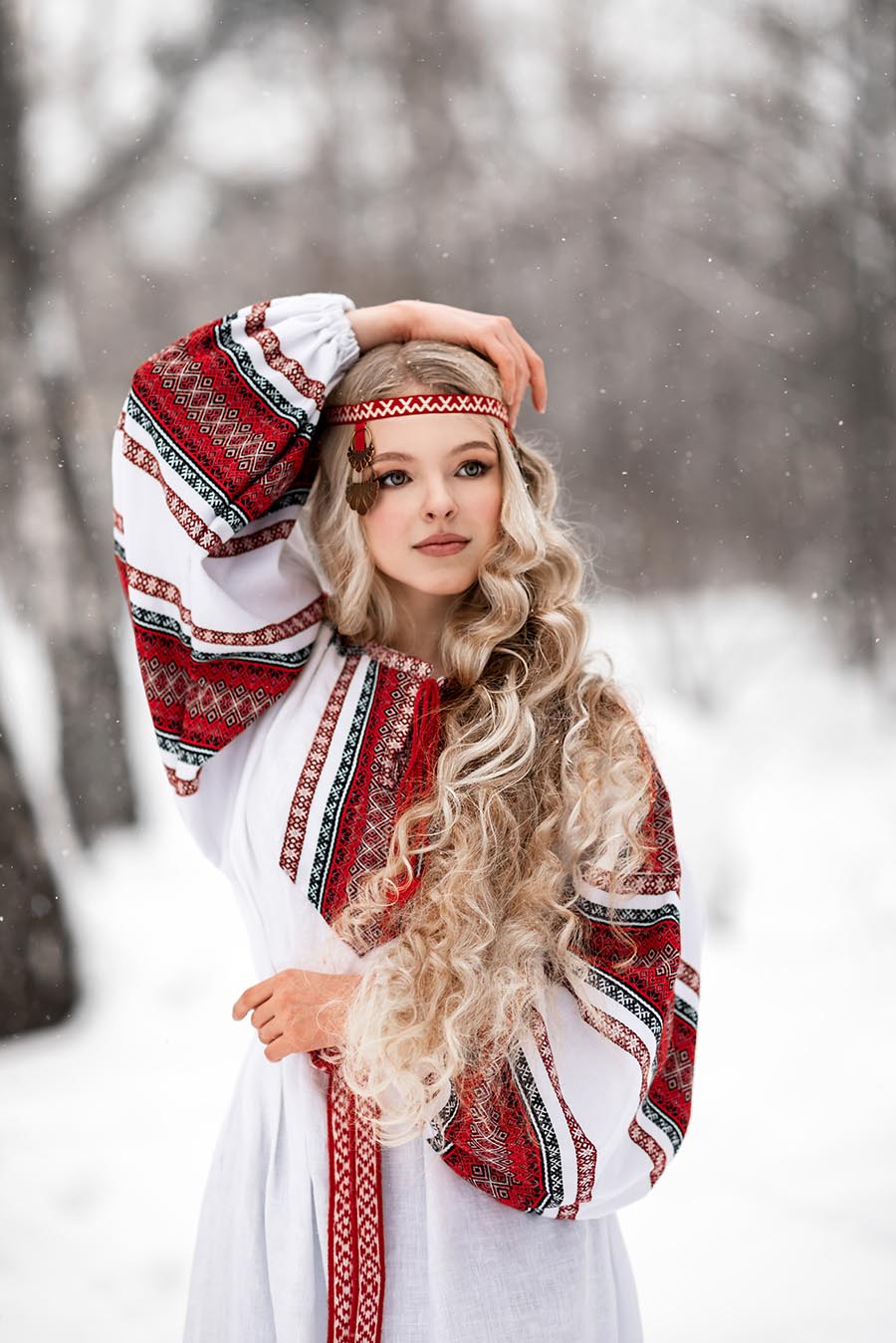Slavic girls’s look of the day — catch her live in Zhengzhou