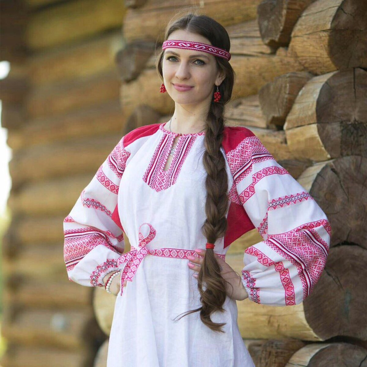 Girls in Slavic costumes brings the glow — live moments in Zhengzhou